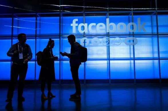 Facebook сповільнить випуск нових продуктів через "репутаційні ризики"