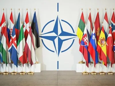 НАТО висилає вісім російських дипломатів - Sky News