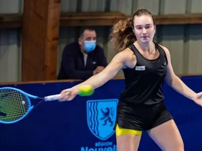 Украинская теннисистка пробилась в четвертьфинал соревнований во Франции