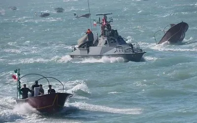 Иран заявил, что катера Стражей исламской революции перехватили американское судно