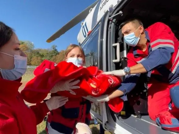 Аэромедицинская эвакуация МВД: впервые со Львовской области в Киев доставили младенца