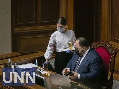 Перед зняттям голови Ради: Зеленський звільнив Стефанчука з посади свого представника у ВР