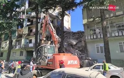 У грузинському Батумі обвалився житловий будинок, є жертви