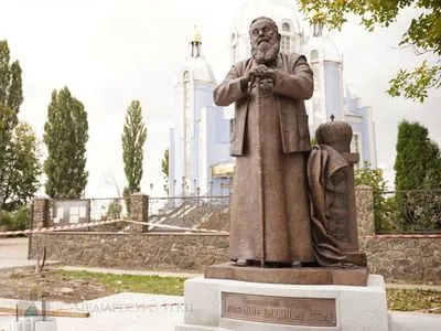 У Вінниці відкрили перший у світі пам'ятник Любомиру Гузару