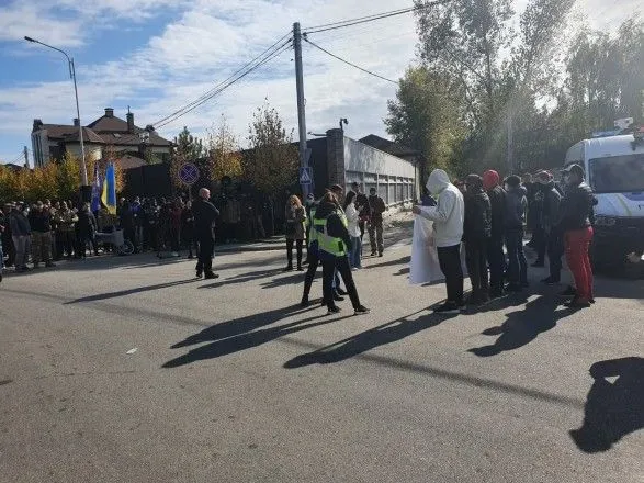 На одного из участников акции под домом Порошенко полиция составила админпротокол