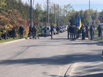 Полиция не зафиксировала серьезных нарушений правопорядка на акции, проходящей под домом Порошенко