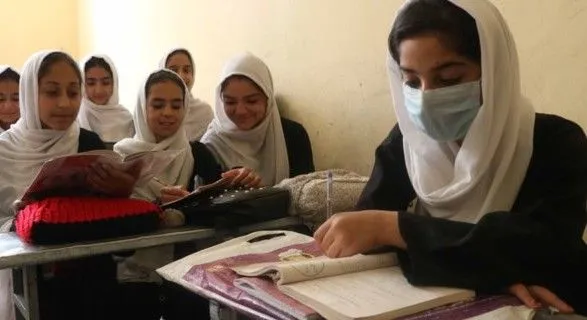 Талибы хотят больше времени на образовательные реформы для девушек