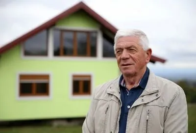 Угодил жене: житель Боснии и Герцеговины построил дом, который вращается