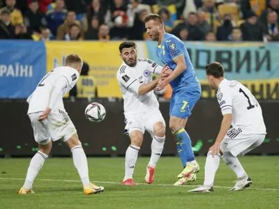 Боснийцы сравняли счет в матче с Украиной