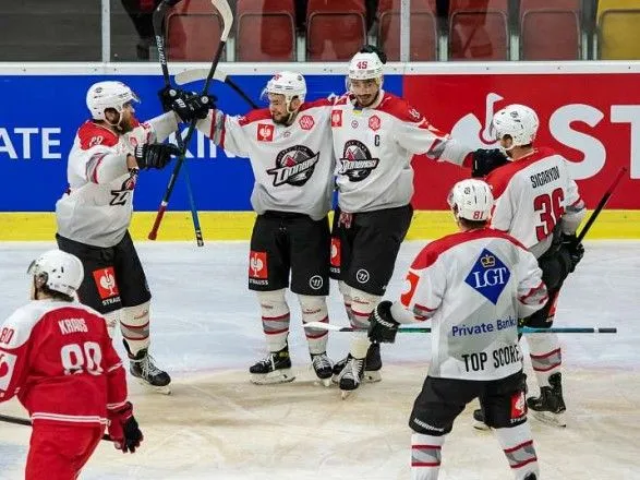 Хоккей: "Донбасс" нанес первое поражение лидеру группового этапа Лиги чемпионов