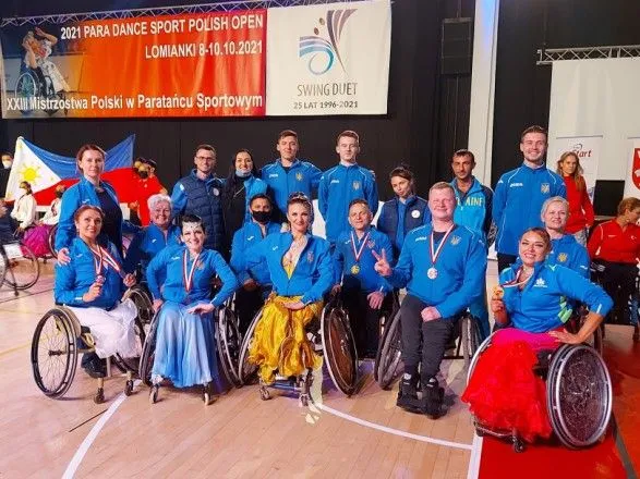 Українська збірна зі спортивних танців на візках виграла медалі турніру в Польщі