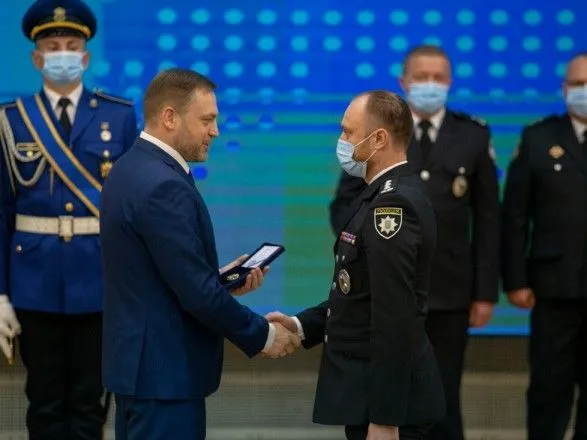 Глава МВД вручил награды правоохранителям и спасателям ко Дню защитников и защитниц Украины