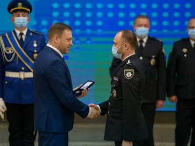 Голова МВС вручив нагороди правоохоронцям та рятувальникам до Дня захисників і захисниць України