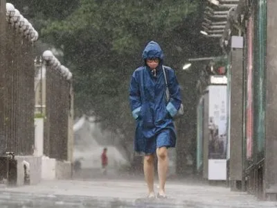 Гонконг всколыхнул мощный тайфун: один человек погиб, 20 пострадали
