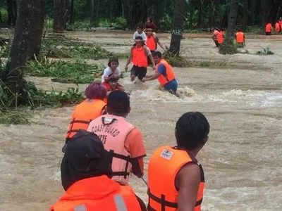 На Филиппинах уже 13 человек погибли из-за тропического шторма "Компасу"