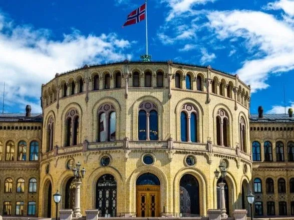 Уряд Норвегії йде у відставку