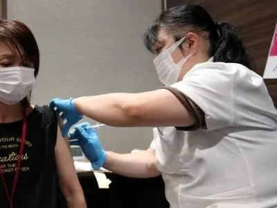 В Японії будуть вводити третю дозу вакцини