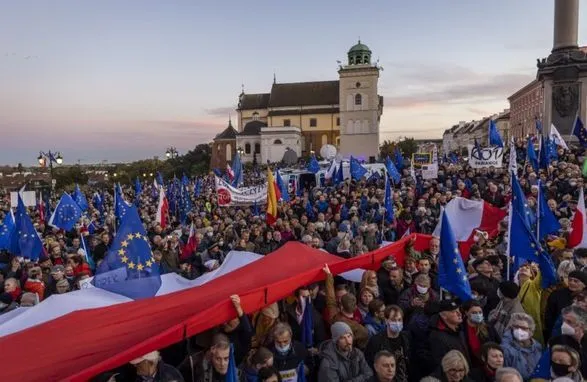 Премьер-министр Польши обвинил институты ЕС в нарушении прав государств-членов