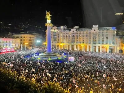 В Тбилиси тысячи людей вышли в поддержку Саакашвили, перекрыт ряд улиц