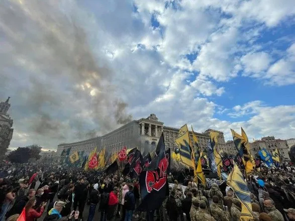 “Свободу патріотам, тюрми колаборантам”: у Києві триває Марш Нації