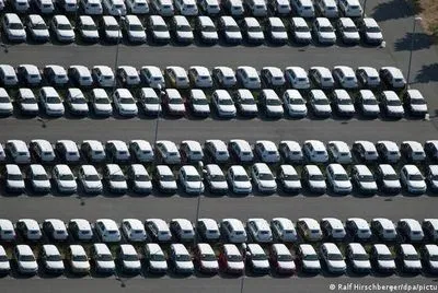 Продажи новых автомобилей в ЕС упали в сентябре из-за нехватки чипов