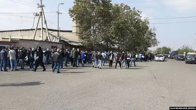 Противники звільнення Саакашвілі у Грузії провели акцію біля в'язниці, де він перебуває
