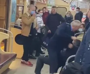 u-kharkivskomu-metro-mashinist-pobiv-pasazhira-za-spravu-vzyalasya-politsiya