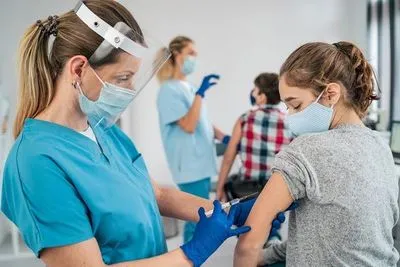 Pfizer і BioNTech подали в ЄС запит на дозвіл вакцинації дітей від 5 років