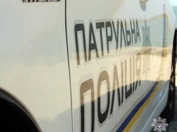 Заважала проїхати: у Києві водій Mercedes вдарив по обличчю 9-річну дівчинку