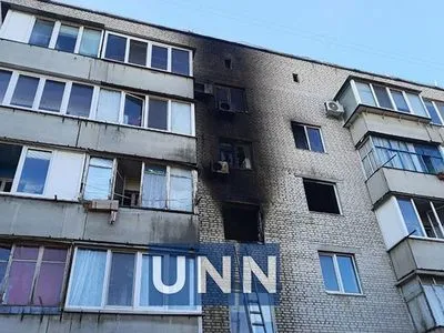 У Києві в районі Бортничів горить квартира: є постраждалий
