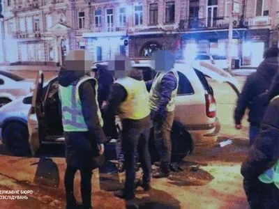 В Киеве двум полицейским сообщили о подозрении в избиении во время задержания