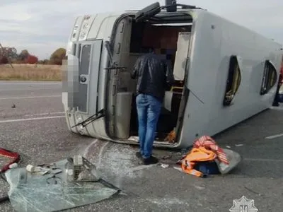 В Киевской области произошло ДТП с участием грузовика и пассажирского микроавтобуса: есть пострадавшие