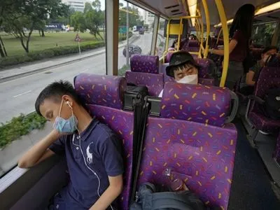 У Гонконгу запустили автобусний тур для тих, хто не може виспатися