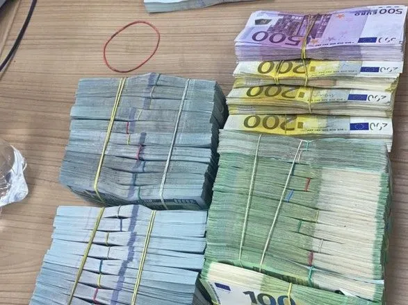 Через зловмисників пройшли мільйони доларів: викрито "тіньову" схему грошових переказів до окупованого Криму