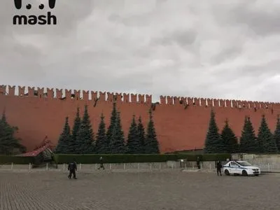 У Москві вітер "здув" частину риштування і пошкодив стіну Кремля