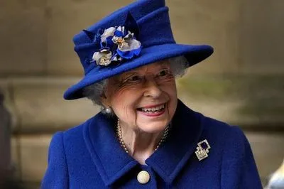 Королева Єлизавета II повернулася в замок після відвідин лікарні