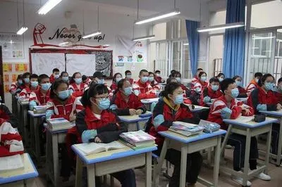 У Китаї прийняли закон, що зменшує тиск на учнів, які виконують домашні завдання