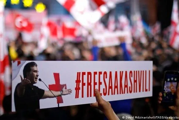 Грузия: омбудсмен считает невозможным обеспечить безопасность Саакашвили в тюремной больнице