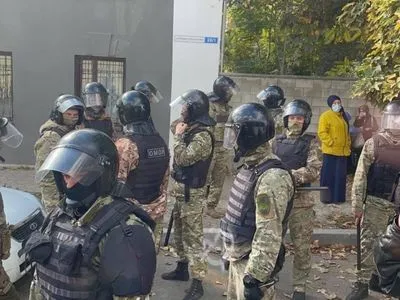 В Крыму российский ОМОН задержал 21 крымскотатарского активиста. Украина требует прекращения репрессий