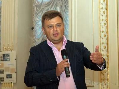 Ексдружина підозрюваного НАБУ Тарпана продовжує безперешкодно вести його бізнес в Україні