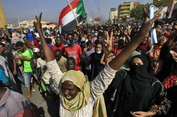 Байден розкритикував хунту Судану та заявив, що законний уряд країни "має бути відновлено"