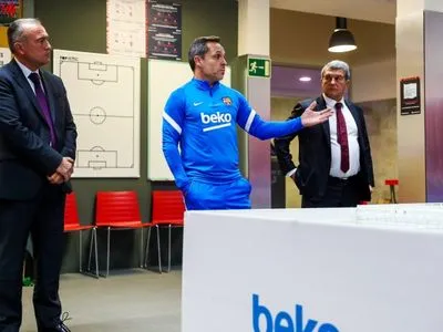 Футбол: "Барселона" объявила об изменениях на тренерском посту