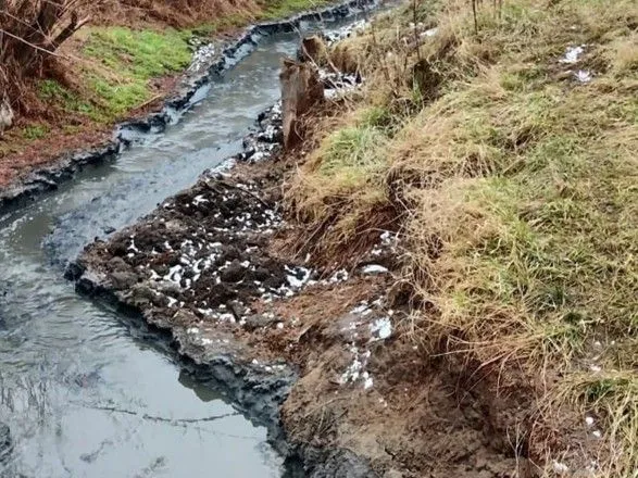 Посадовців водоканалу запідозрили у скиданні відходів у річку Інгул: вміст нітратів перевищено у 13 разів