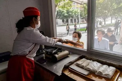 Печать купонов и поедание лебедей: Северная Корея вводит нововведения на фоне продовольственных и экономических проблем