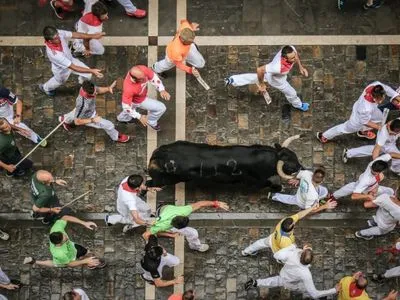 В Іспанії поновили забіги биків: перший же закінчився смертю