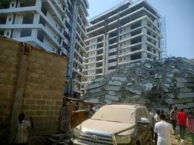 У нігерійському Лагосі обрушився висотний будинок - ЗМІ
