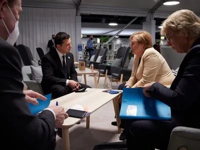 Зеленський на полях COP26 зустрівся з Меркель: про що говорили політики