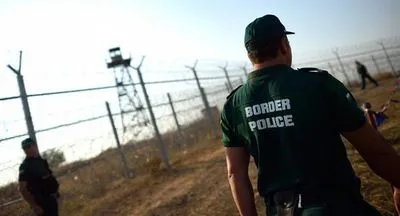 Болгарія відправила війська до кордону, щоб зупинити мігрантів з Туреччини