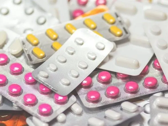 В Украине нормировали ускоренную регистрацию препаратов от COVID-19