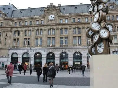 У Парижі чоловік із ножем напав на охоронців вокзалу: його довелося підстрелити